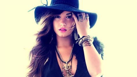 Demi Lovato Dévoile Le Clip De Cool For The Summer Une Vidéo Ultra