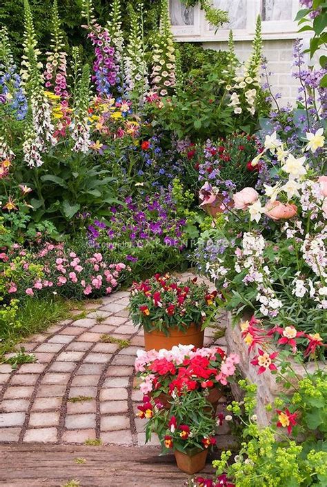 42 Lovely Small Flower Gardens And Plants Ideas For Your Front Yard