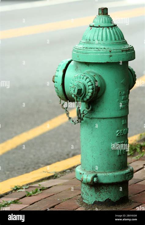 Green Fire Hydrant Hi Res Stock Photography And Images Alamy
