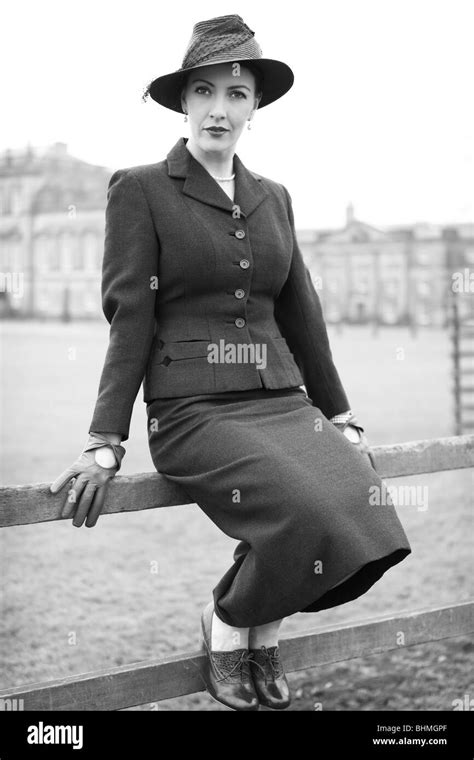 1940s Fashion Portrait Stock Photo Alamy
