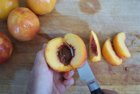How To Cut Perfectly Sliced Peaches