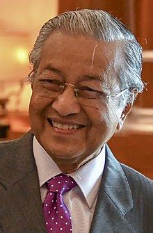 Selain daripada itu, tun dr mahathir mohamad juga memberikan. Mahathir Mohamad - Wikipedia