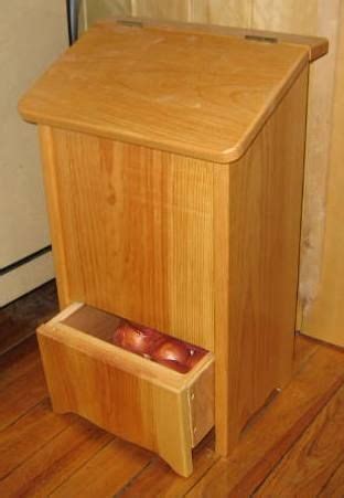I built these wall mounted potato and onion bins out of a few off the shelf pine boards and am sharing the free plans with step by step diagrams. Potato bin woodworking plans ~ Wanda Wood blogs