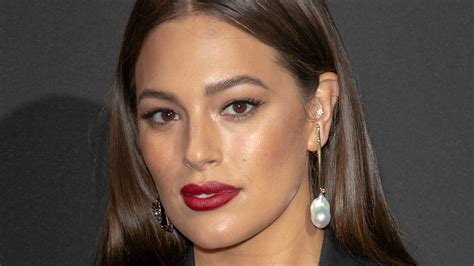 Ashley Graham Shows Freckles In Glowing Skin Picture Stylecaster