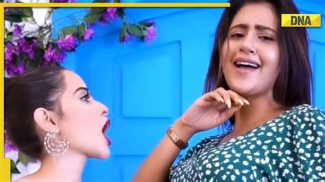 Urfi Javed Sets Internet On Fire By Dancing On Haye Haye With Anjali Arora Watch Viral Video