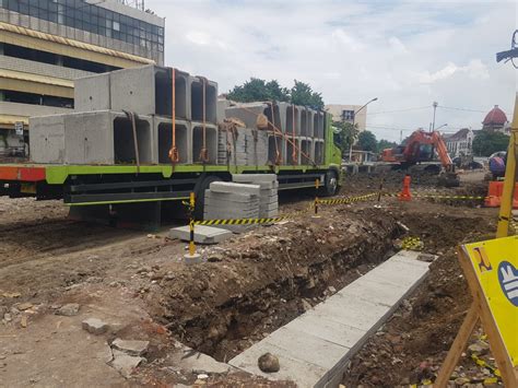 Melalui akses jalan toll, mitra industri dapat menjangkau pelabuhan laut belawan serta bandara kualanamu. Manajemen Konstruksi Penataan Kawasan Kota Lama Semarang - website saranabudi