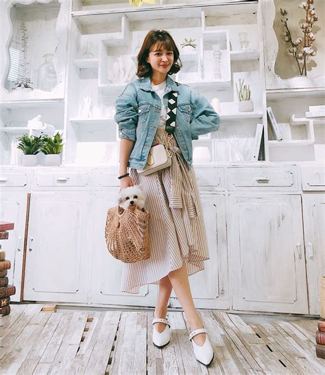 Kerina Hsueh spotted with our Marc Jacobs Snapshot Bag in Cloud White | Marc jacobs snapshot bag 