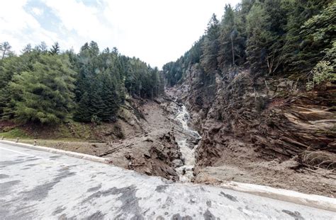 Aber nach den unwettern ist vor den unwettern. Unwetter in Österreich: Deutscher stirbt bei Sturz in ...