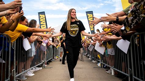 'The Glue' for Iowa women's basketball, Kate Martin, is ultimate Hawk
