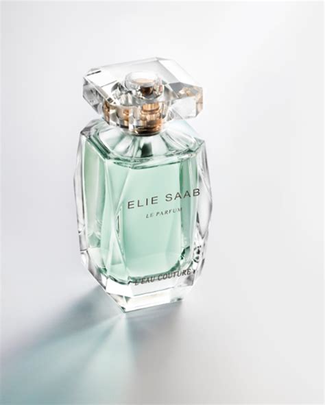 A radiant orange blossom and jasmin bouquet combined with an addictive honey rose and a patchouli heart. Elie Saab Le Parfum L`Eau Couture