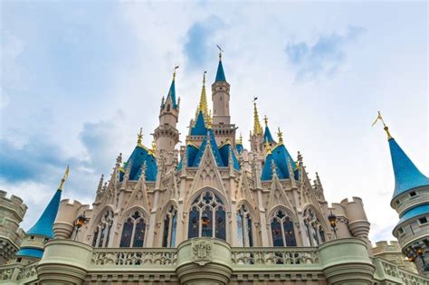 (1.71 км) дисней'с бич клуб виллы. Disney World: First Look at Repainted Cinderella's Castle Arrives Online