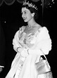 La Regina Elisabetta compie 94 anni: i suoi look più iconici | Regina ...