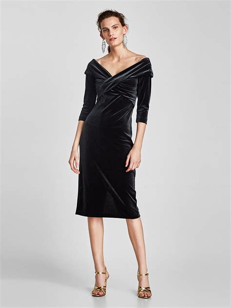 What to Wear to a Winter Wedding: 60 Guest Dresses Summer, spring, winter or fall, there are hundreds of pretty wedding guest dresses for your selection!