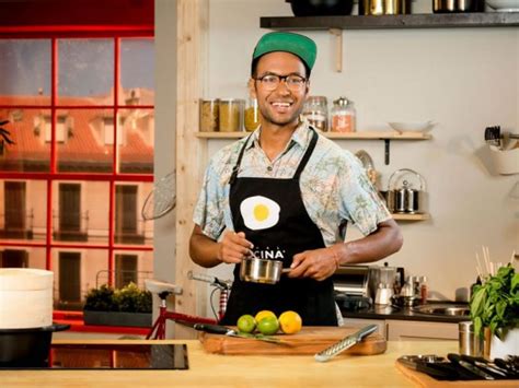 Vídeos con recetas del programa de cocina cómetelo en los que se describen los ingredientes y los pasos a seguir para cocinar de forma saludable. Muy Johann en Canal Cocina | Gastronomía & Cía