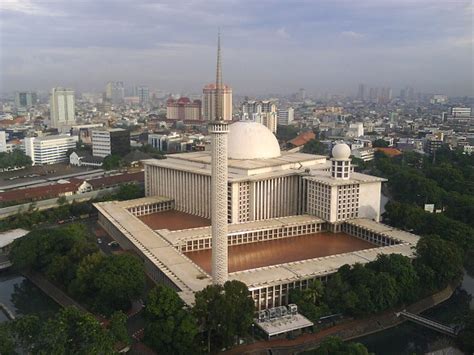 Istiqlal Mosque Local Tour Daytrips Sightseeing Packages Easybook®la