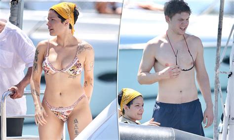 Just last weekend halsey was host and performer for saturday night live and during her live performance of without me she alluded that. Halsey flaunts her bikini body on the Gold Coast with boyfriend Evan Peters | Daily Mail Online