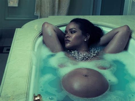 Pregnant Rihanna Posing Nude For Vogue Photos Video The Fappening