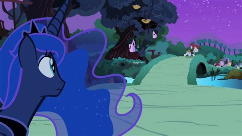 Luna Looking At Foals Running Away S2e04png