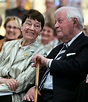 Hannelore Schmidt, 91, German Ex-Leader’s Wife, Dies - The New York Times