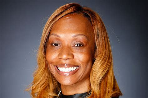 Kyra Elzy officially named Kentucky Wildcats women’s basketball head