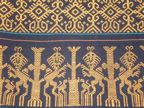 Kain Khas Sumbawa – Amat