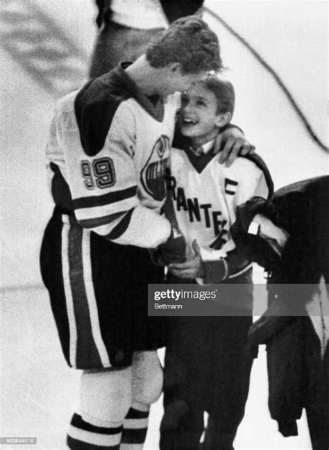 Edmonton Oilers Wayne Gretzky Hugs His Brother Brent Prior To Gretzky