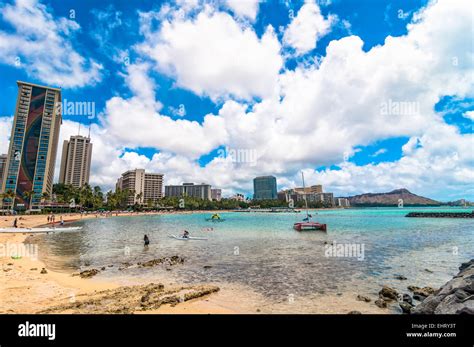 Honolulu Hi Usa September 7 2013 Tourists Sunbathing And Swimming
