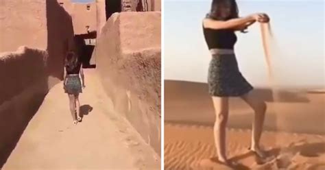 Elle Se Promène En T Shirt Et Mini Jupe Dans Un Village En Arabie