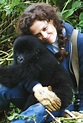 Dian Fossey, muerte en la niebla (Series): El lado oscuro de la montaña ...