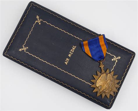 Ww2 Cased Air Medal Chasing Militaria