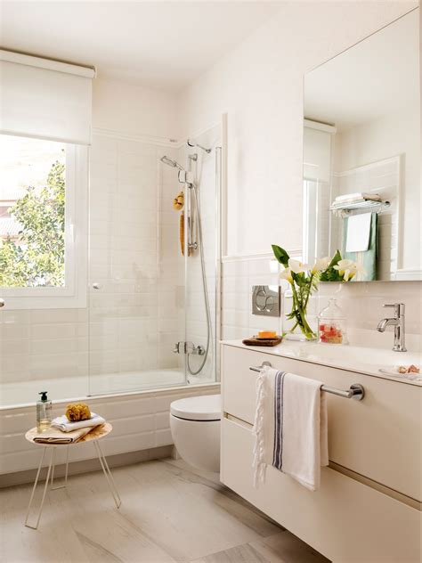 Por buen diseño nos referimos a una buena circulación y distribución del mobiliario así como una buena proporción en los muebles del baño. Cambia el espejo | Diseño de baños, Ideas de decoración de ...