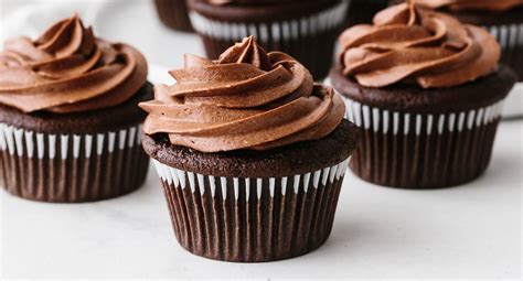 May you enjoy yummiest choco. National Chocolate Cupcake Day in 2021/2022 - When, Where ...