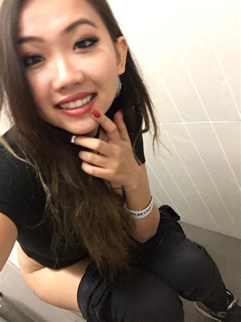 Tw Pornstars Harriet Sugarcookie Twitter Conference Toilet Selfie