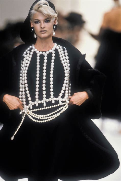 Linda Evangelista Walked For Chanel Rtw Runway Show Fw 1991 Fashion