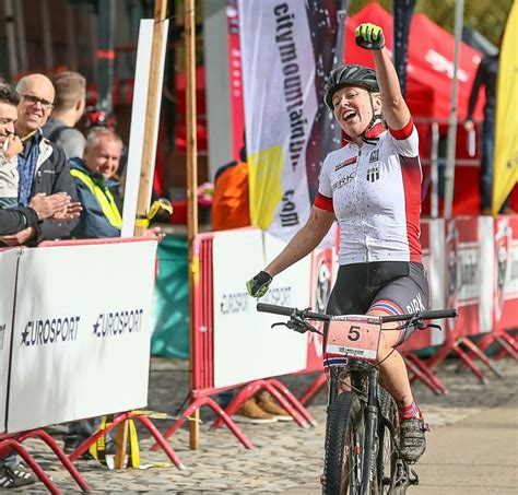 Halden arbeiderblad for mobil og nettbrett. Halden Arbeiderblad - Ingrid dropper Brasil - går glipp av ...