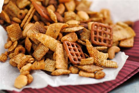 Dec 28, 2020 · furikake chex mix is similar to regular chex mix…but with the addition of furikake (more about furikake below). Trash Snack Mix