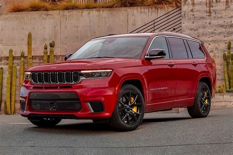 Here Are Our Favorite Features Of The Jeep Grand Cherokee Trackhawk