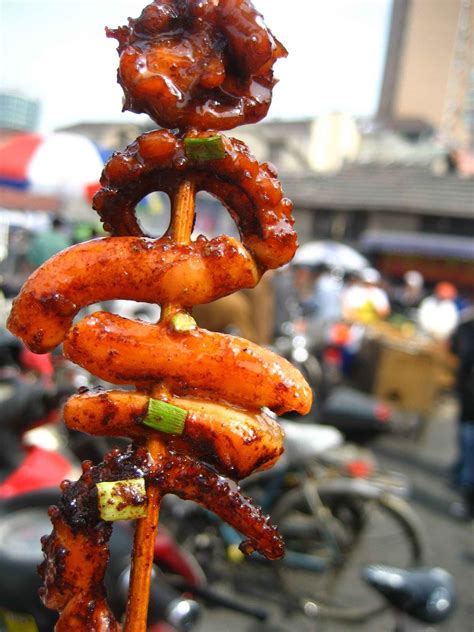 The graphic also details favorite foods in certain cities, such as brussels sprouts in san francisco, pretzels in philadelphia and rye in copenhagen. Globetrotting On a Dime: 10 Best Street Food Cities In The ...