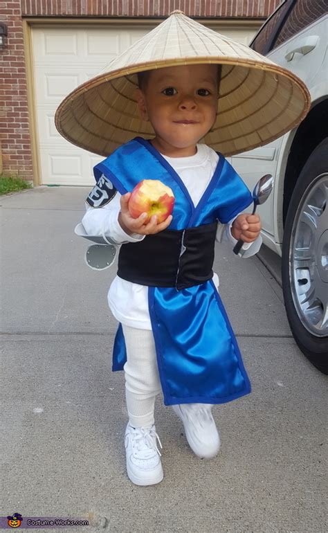 Raiden Mortal Kombat Cosplay