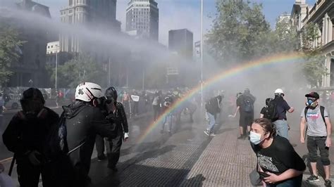 Santiago Protesters Face Down Water Cannon And Riot Police In Chile