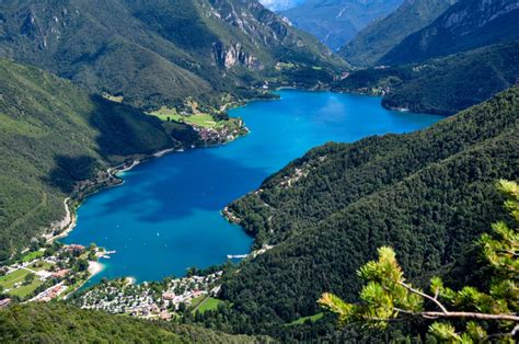 9 Most Beautiful Lakes In Italy To Visit Earthology365 Page 8
