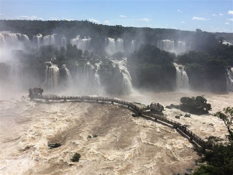 大迫力の水量と轟音！雨季のイグアスの滝 His世界一周旅行デスク