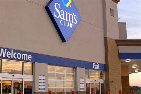 Walmart Sams Club Employees Get News Of Pay Raise Layoffs In Same