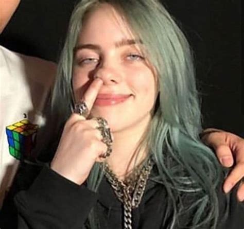 12 Funny Billie Eilish Memes Ünlüler Ünlülerin Karikatürleri Şarkıcılar