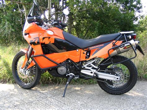 The successor was ktm 990 adventure which had slightly more engine displacement and fuel injectors instead of carburetors. KTM 950 Adventure picture # 28631 | KTM photo gallery ...