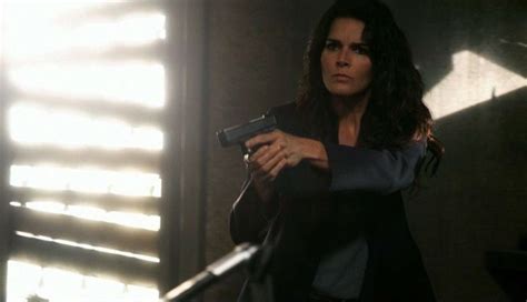 Angie Harmon In And Out Movie Rizzoli Lesbian Guns Parts Scenes