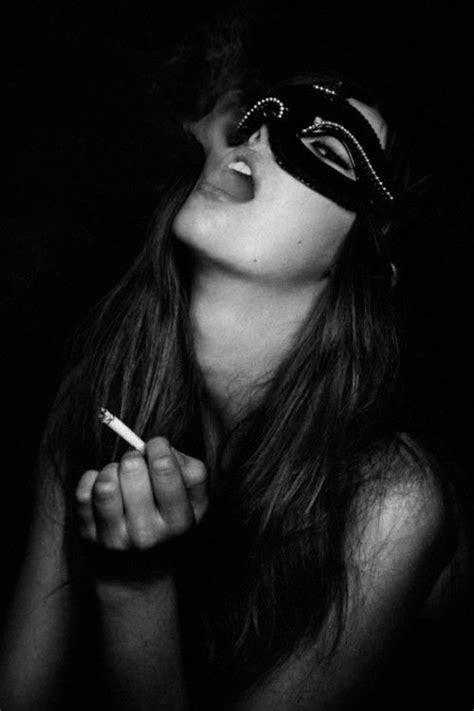 Senza Titolo Women Smoking Girl Smoking Smoking Room Foto Glamour Up In Smoke Looks Cool