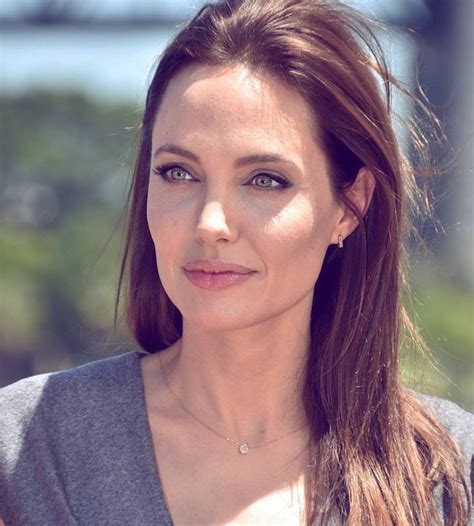 Hakan Adlı Kullanıcının Angelina Jolie Panosundaki Pin 2020