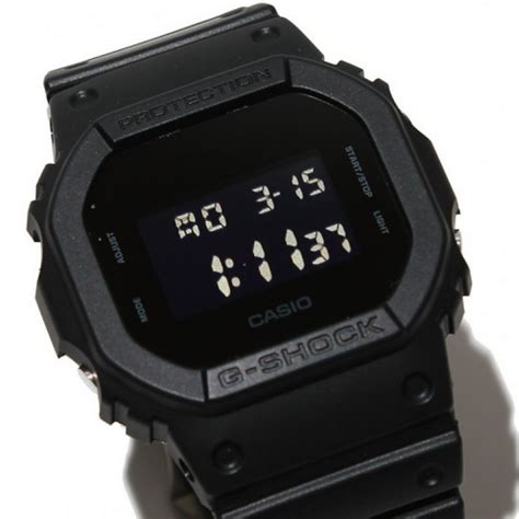 But this is a casio watch that is not your classic round and bulky timepiece. Watches - Casio G-Shock DW-5600BB-1ER