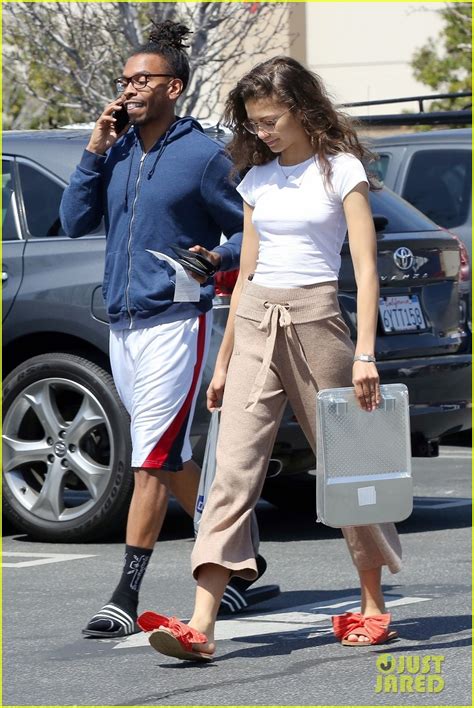 Zendaya Had A Lot To Say About This Paparazzi Moment Photo 4263347
